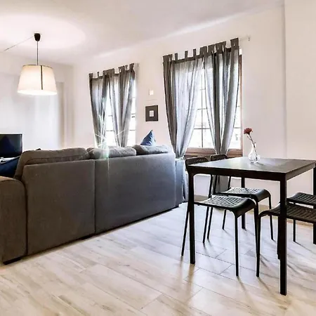 Two Bedroom In Playa De Americas شقة
