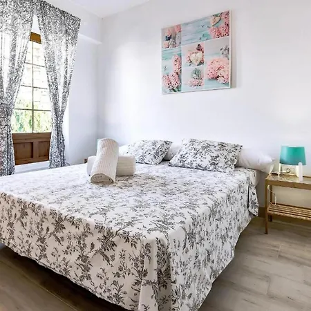 아파트 Two Bedroom In Playa De Americas *
